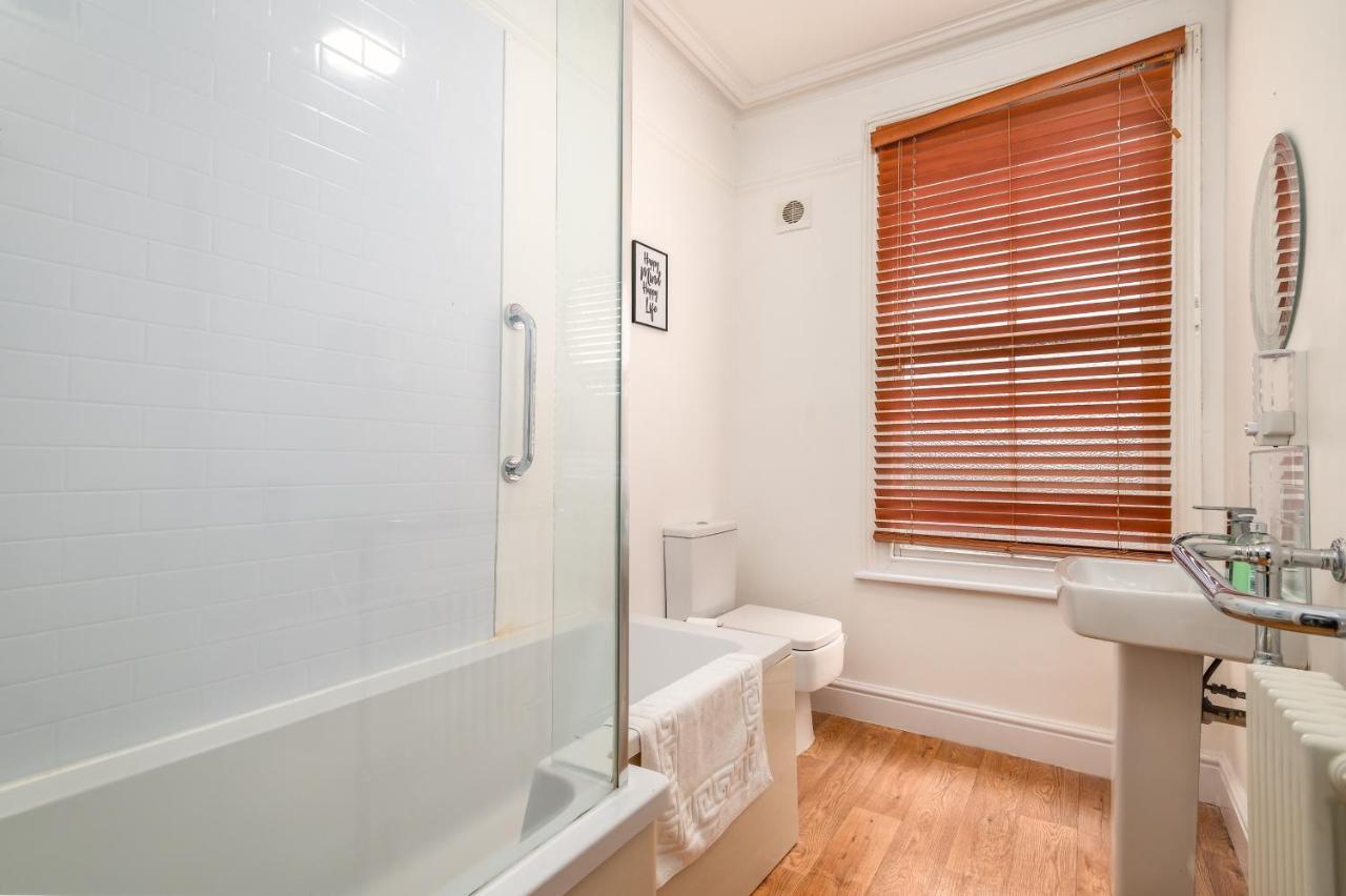 Spacious Contractor House For Large Groups - Private Parking Νορθάμπτον Εξωτερικό φωτογραφία