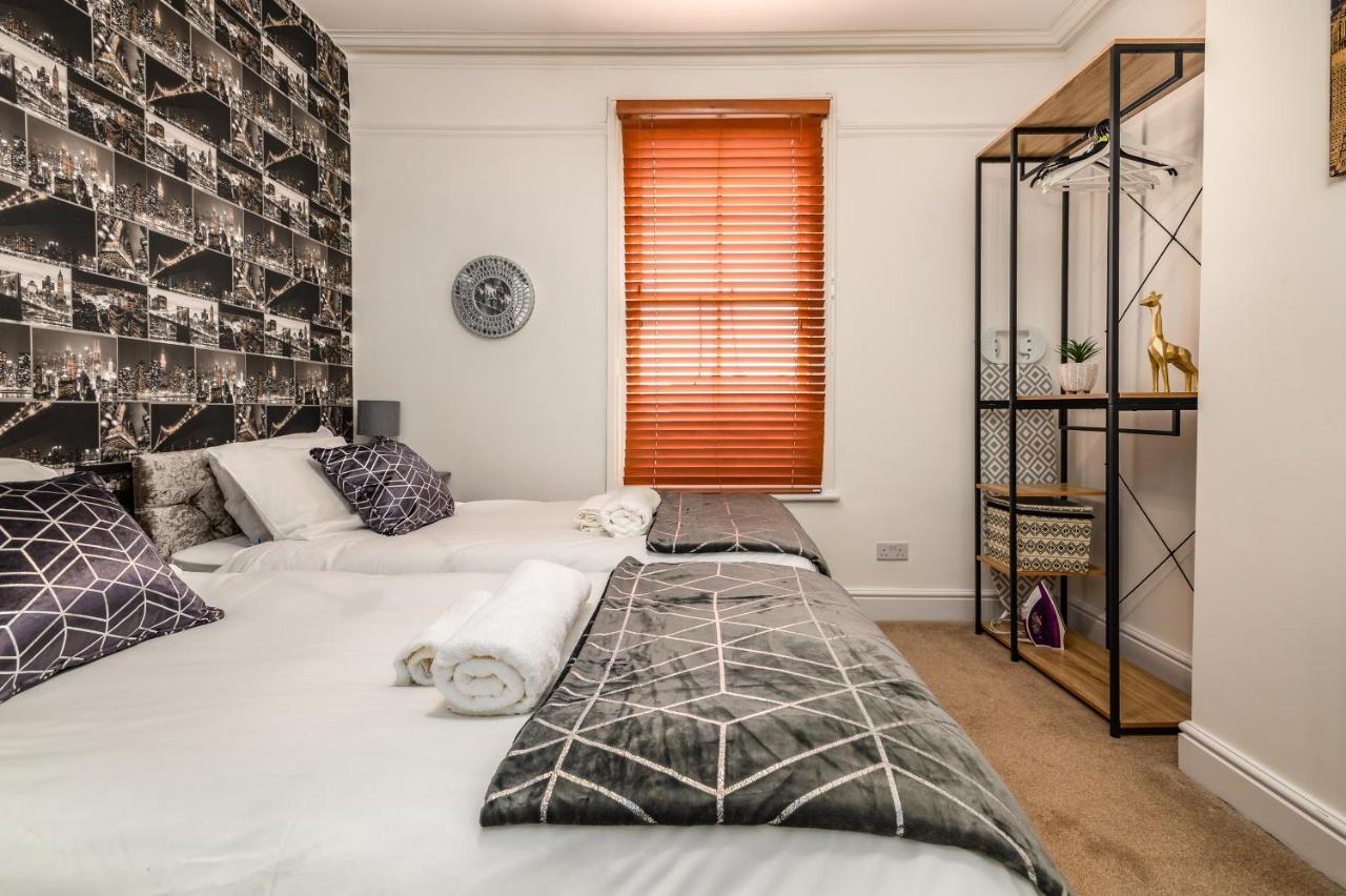 Spacious Contractor House For Large Groups - Private Parking Νορθάμπτον Εξωτερικό φωτογραφία